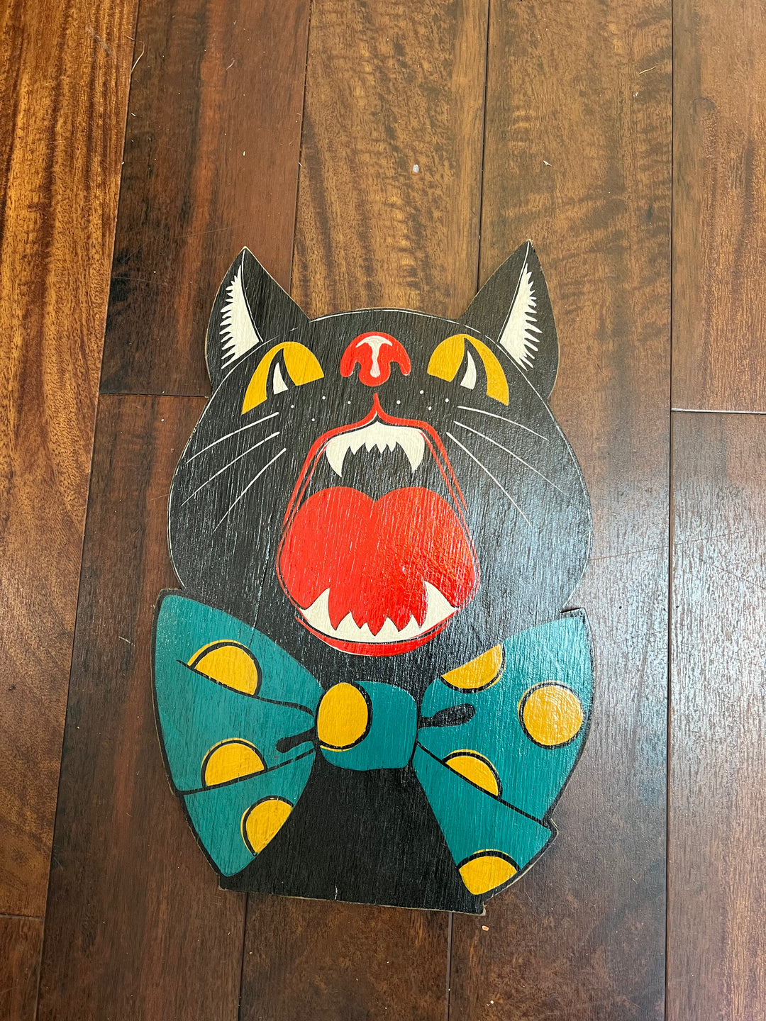 KR. Collective: Screaming Cat Wood Decor