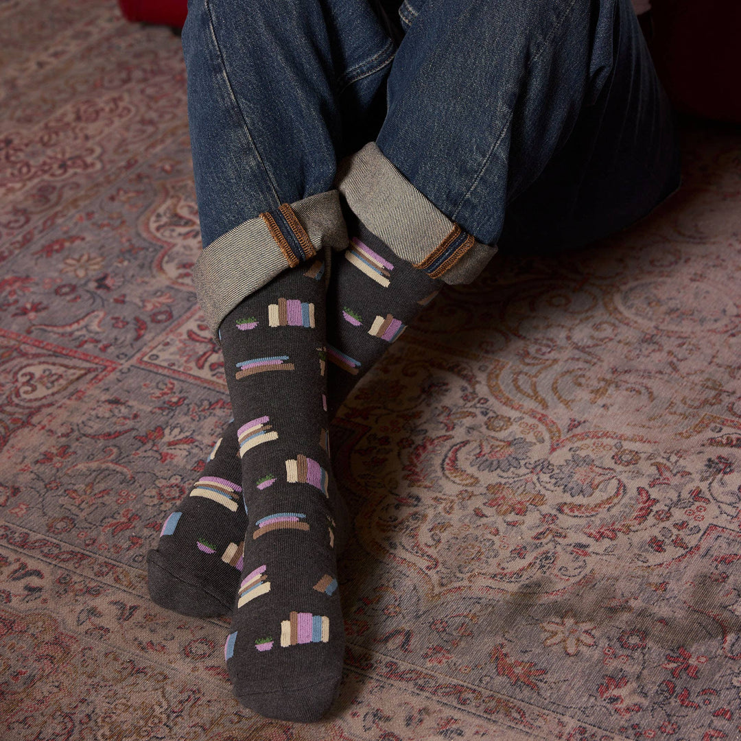 Conscious Step:Socks that Give Books (Gray Bookshelves): Small
