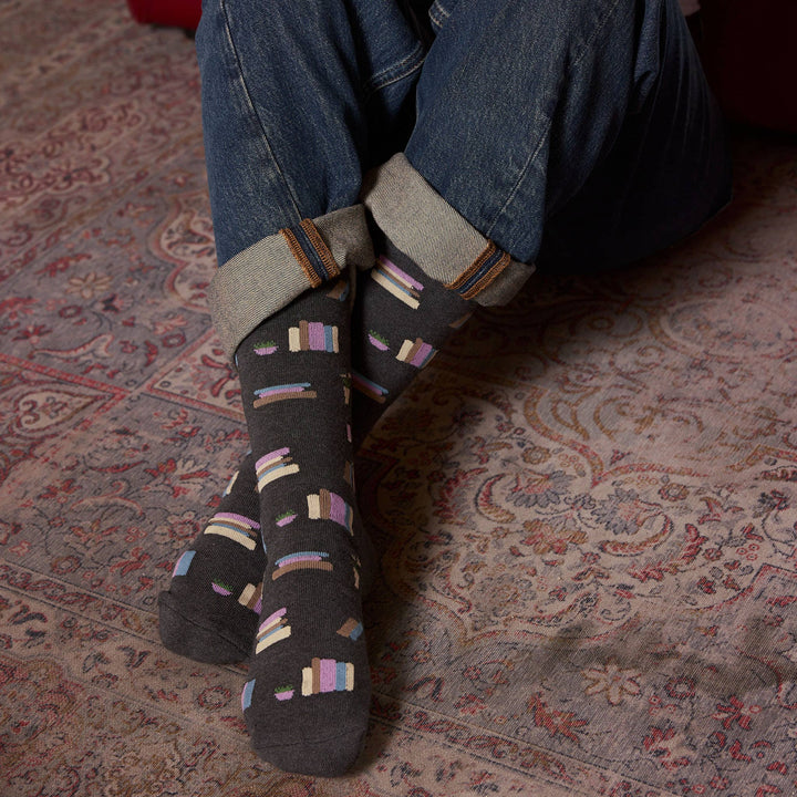 Conscious Step:Socks that Give Books (Gray Bookshelves): Small