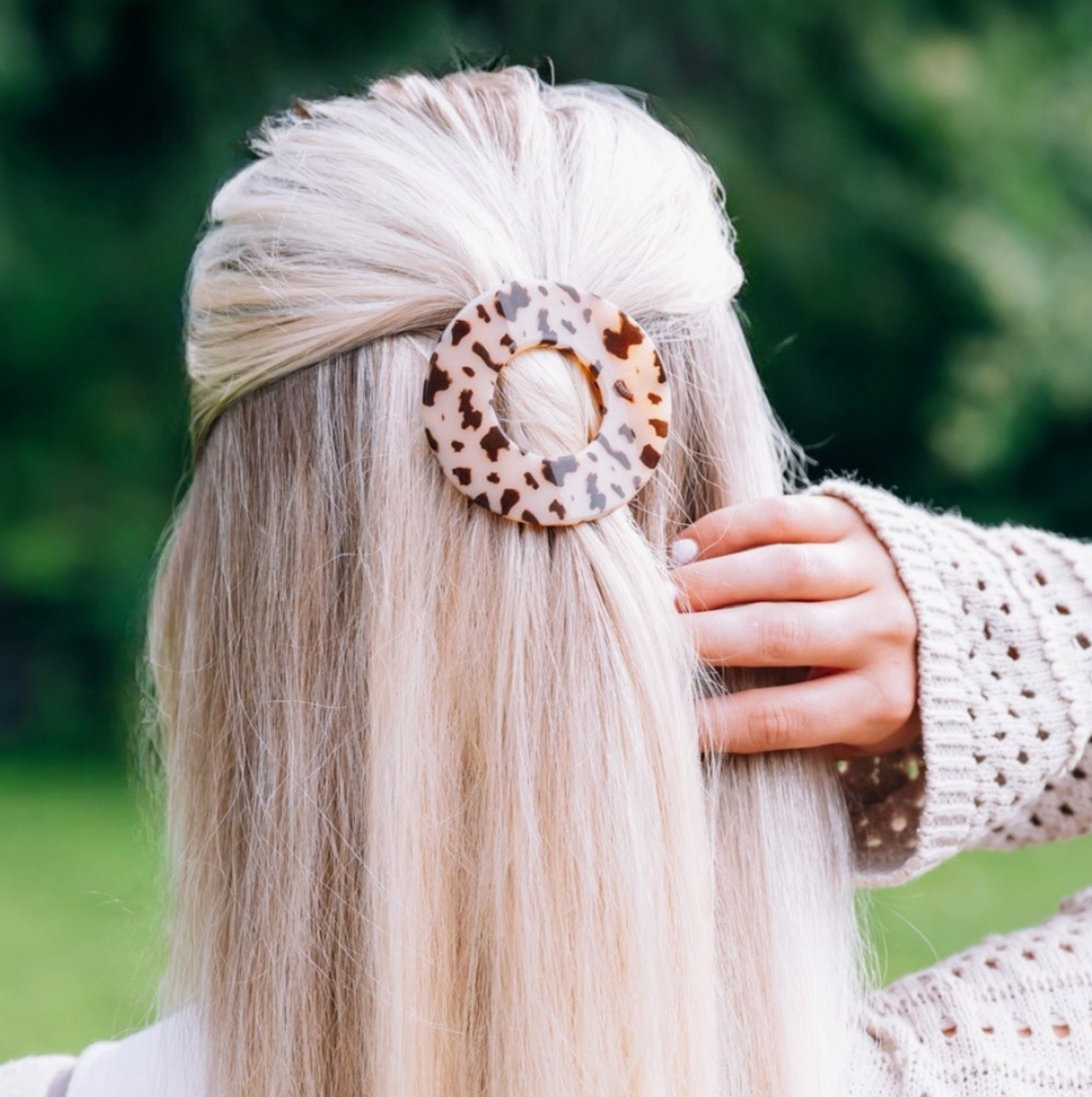 Blonde Tortoise | Small | Flat Circle Hair Clip