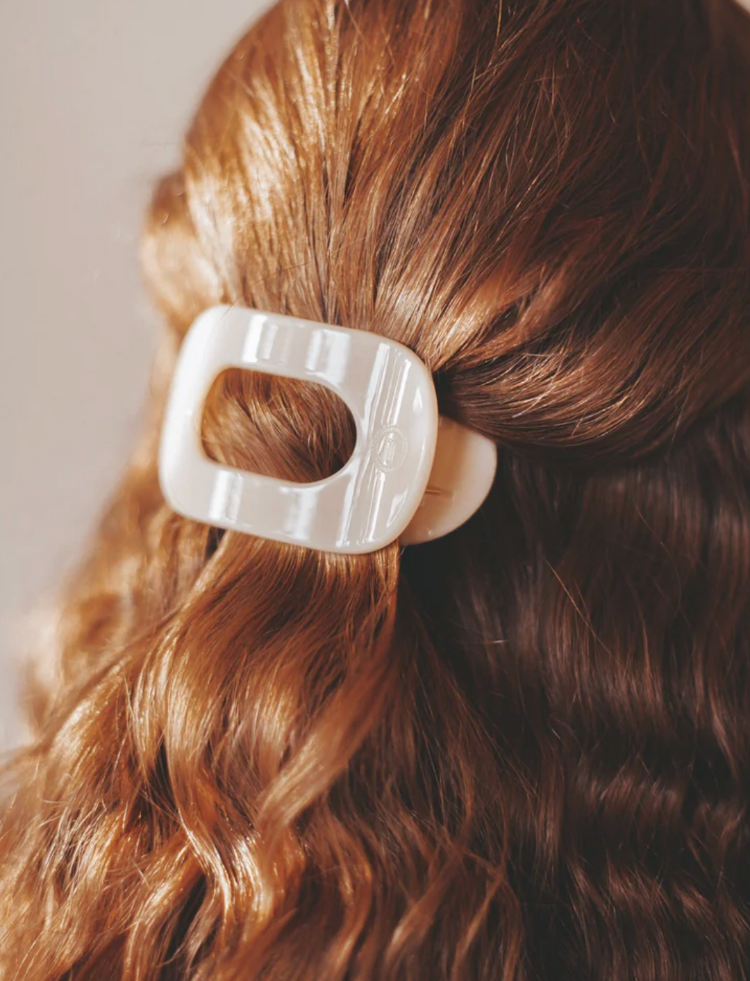 Almond Beige Small Flat Round Clip - Pine & Moss