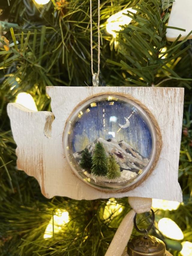 KR.Collective Mt. Rainier at Night Ornament